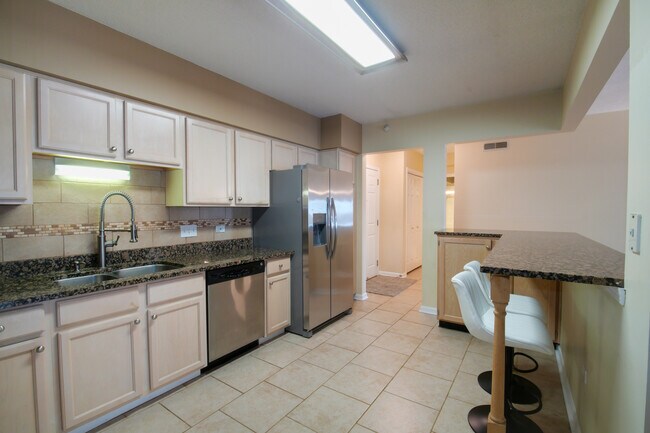 Foto del edificio - 7400 Lincoln Ave