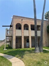 Building Photo - 2700 Parker Ln