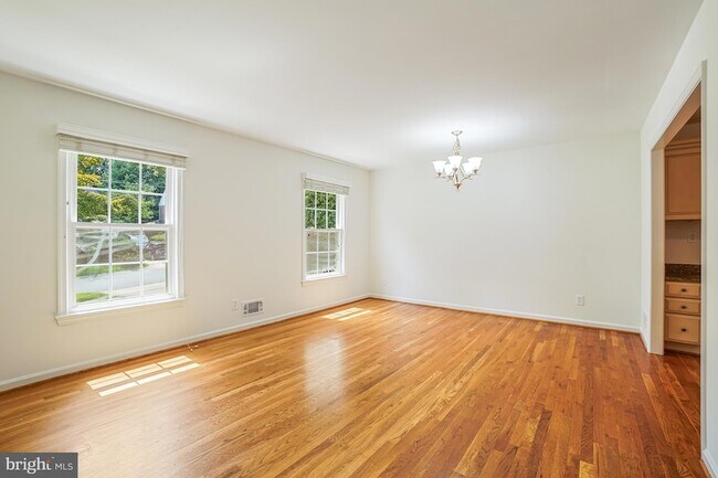 Building Photo - 12027 Devilwood Dr