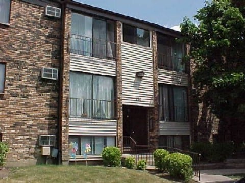 Primary Photo - 190 Gladstone Ct