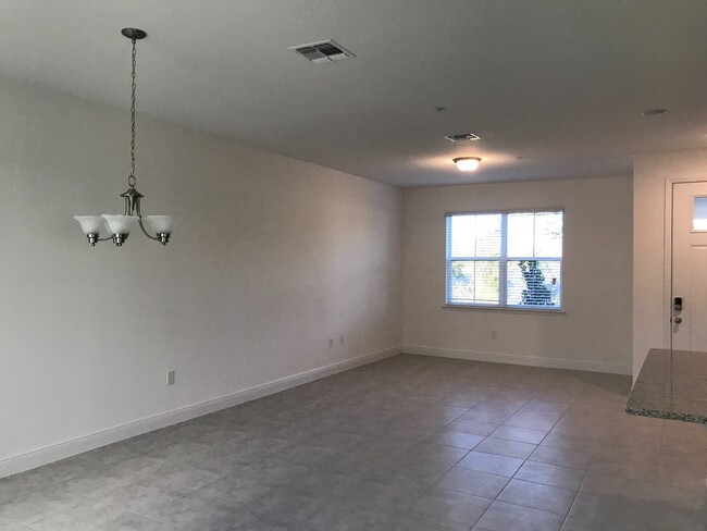 Building Photo - 3 Bedroom 2.5 Bathroom Townhouse at Waterm...