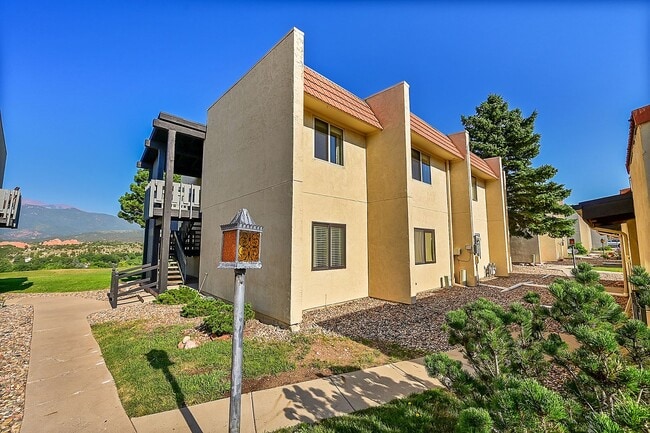 Building Photo - 1058 Fontmore Rd
