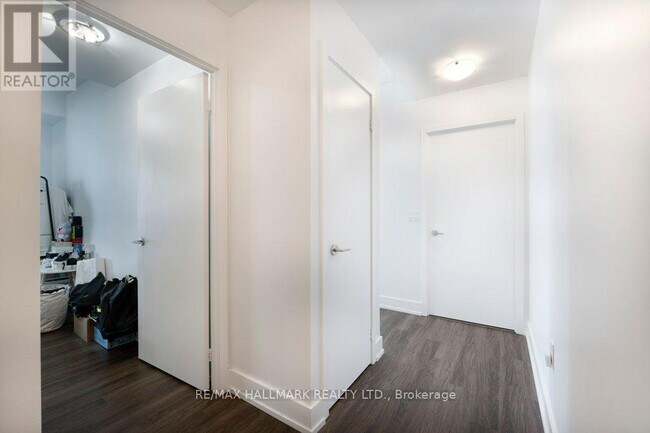 Building Photo - 30-3030 Shore Breeze Dr