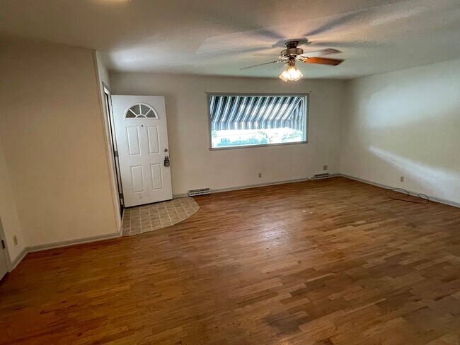 Building Photo - 3203 Coranado St.