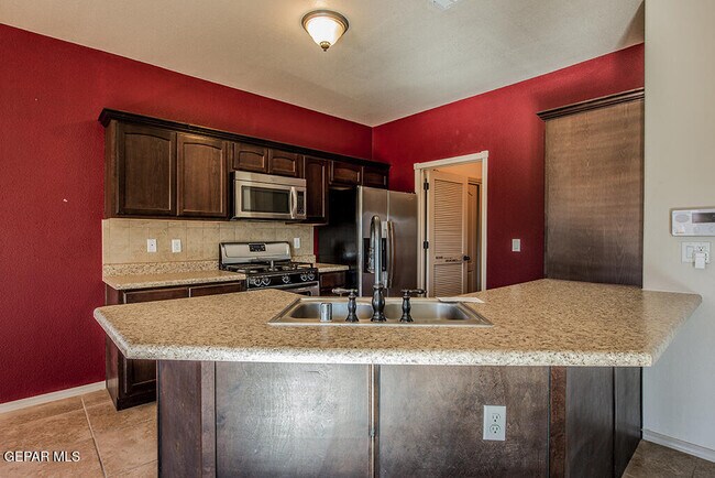 Foto del edificio - 7128 Copper Canyon Drive