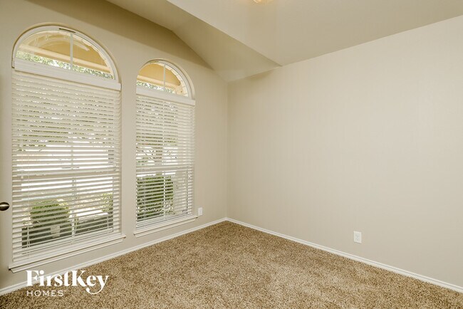 Foto del edificio - 232 Creekview Way