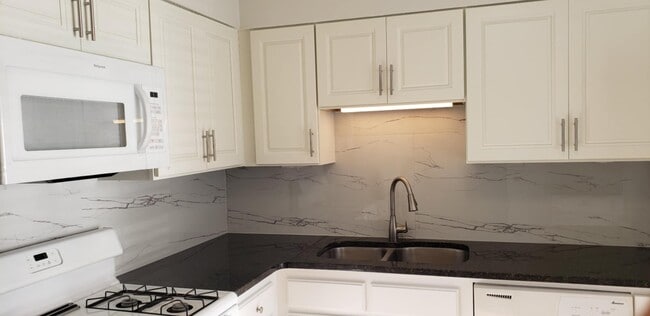 Foto del edificio - 4475 Aspen Woods Ct