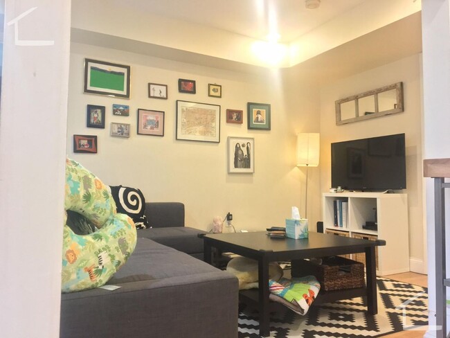 Building Photo - Large 2 bed. 2 Full Bathrooms. One Parking...