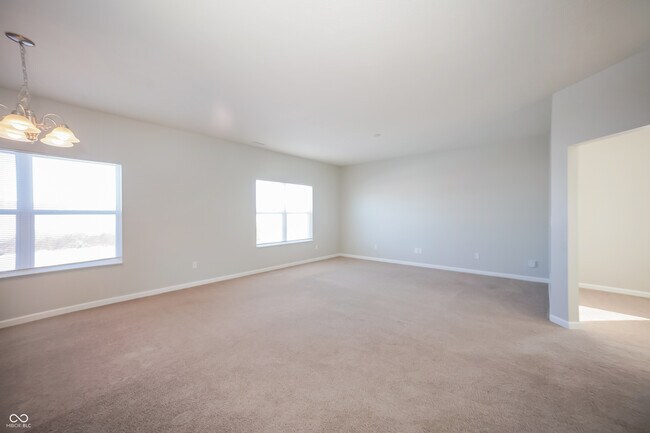 Building Photo - 890 Redwood Dr
