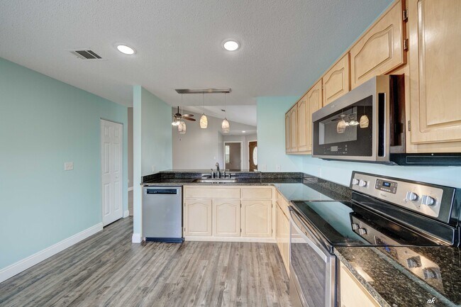 Building Photo - 6301 Lake Joanna Cir