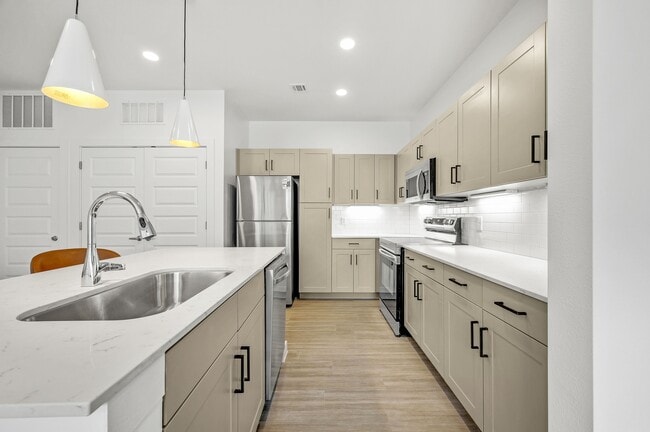 Kitchen - Bluff View at Frederick Creek