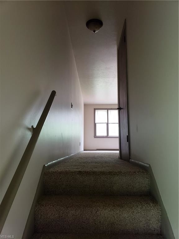 Building Photo - 403 Oak Manor St NE
