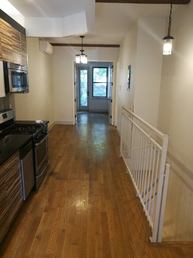 Primary Photo - 209 Central Ave