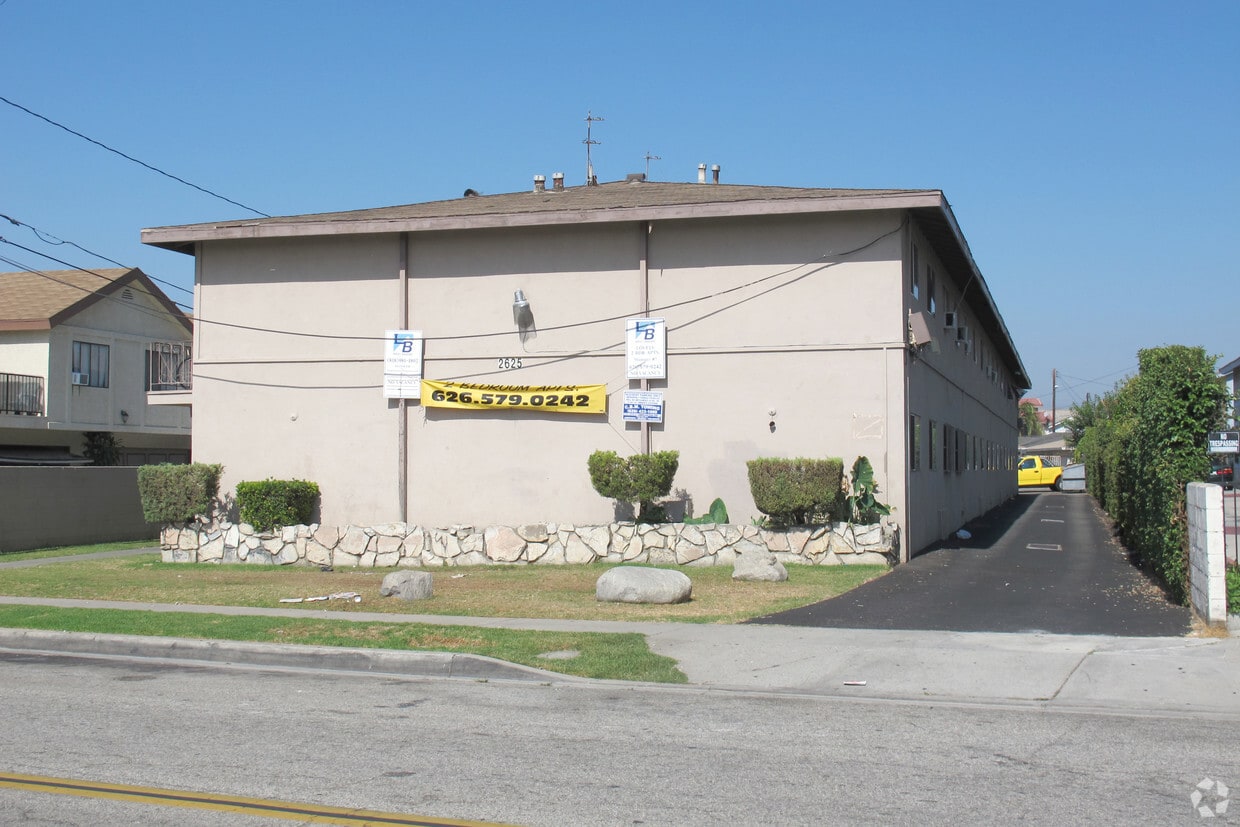 Building Photo - 2625 Meeker Ave