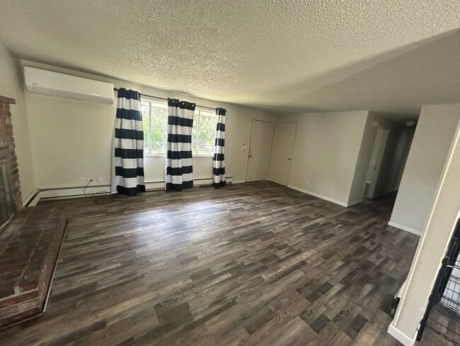 Building Photo - 1320 Summers Ln