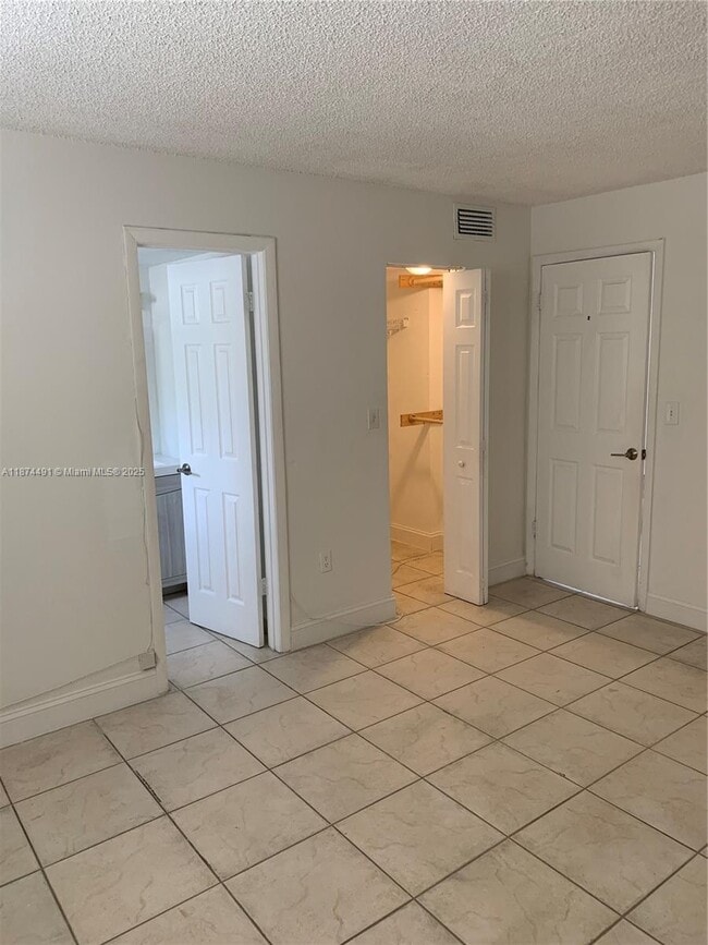Foto del edificio - 8145 NW 7th St