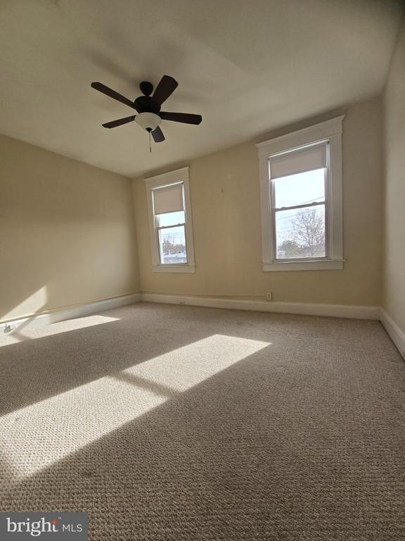 Building Photo - 1331 W 41st St