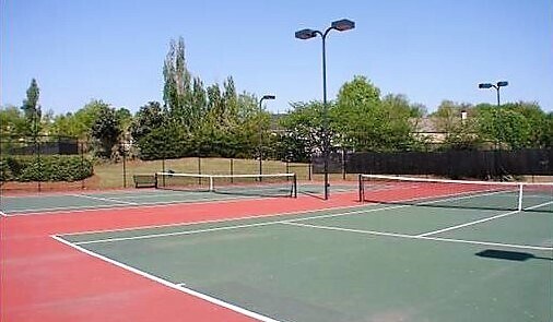 Foto del edificio - Located in Highland Creek