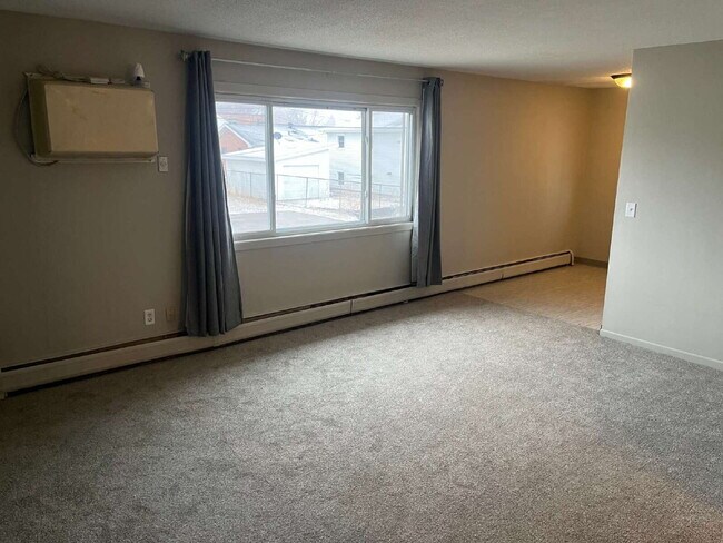 Foto del edificio - Spacious 3 Bedroom Apartment