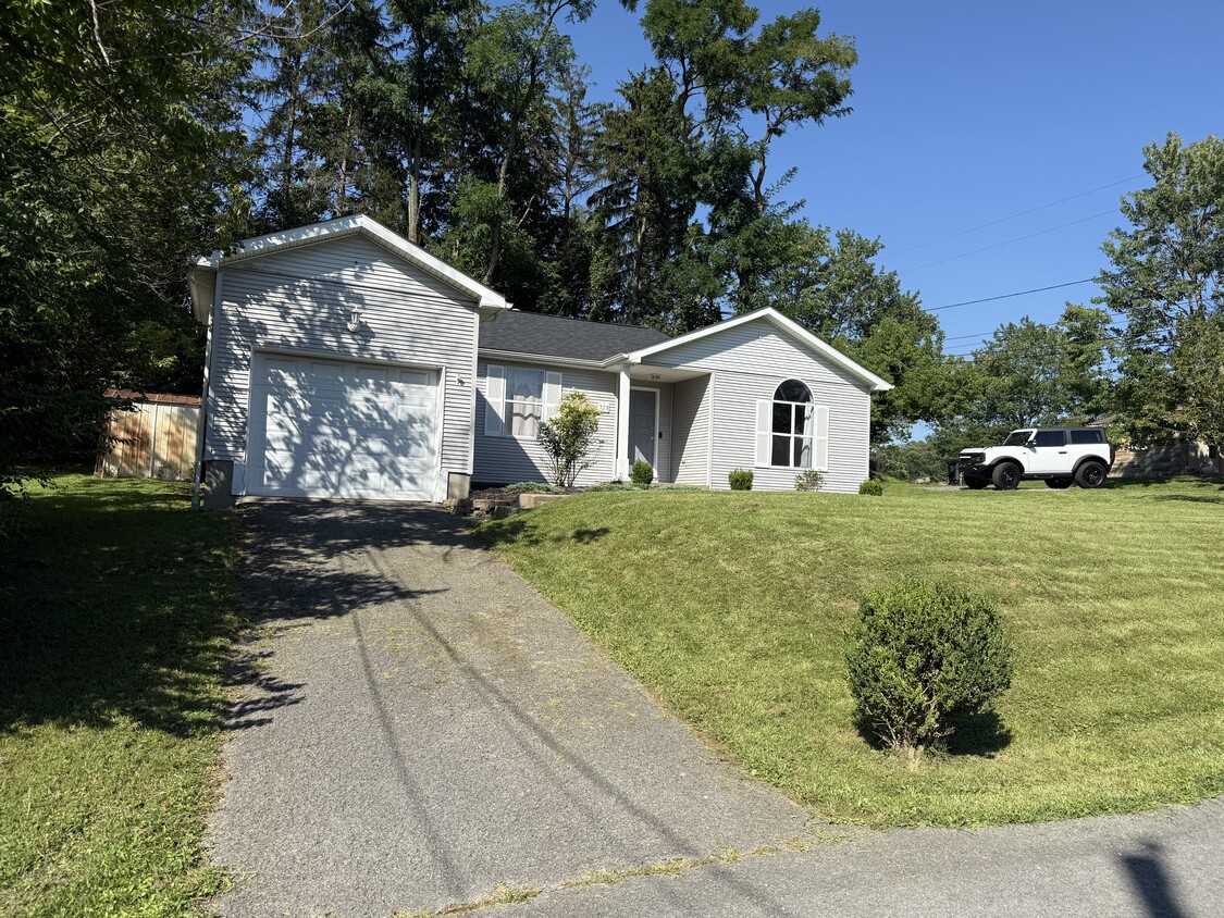 Front facing house - 733 Riley St
