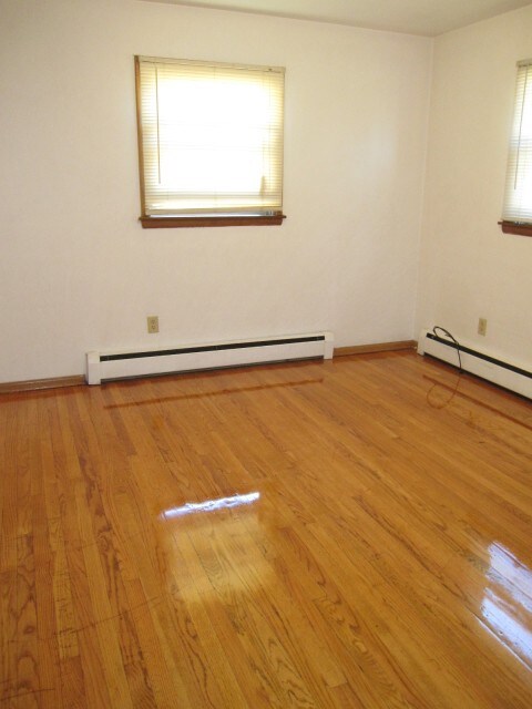 Building Photo - 1006 W Badger Rd