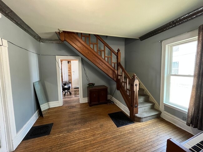Building Photo - 815 Henry Ave SE