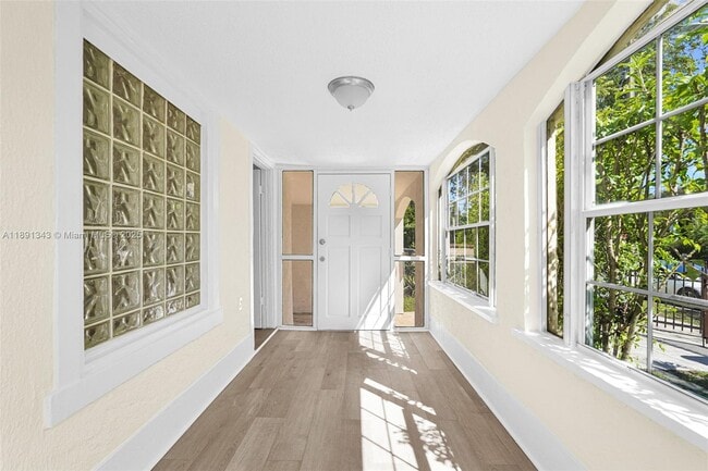 Foto del edificio - 511 NW 44th St