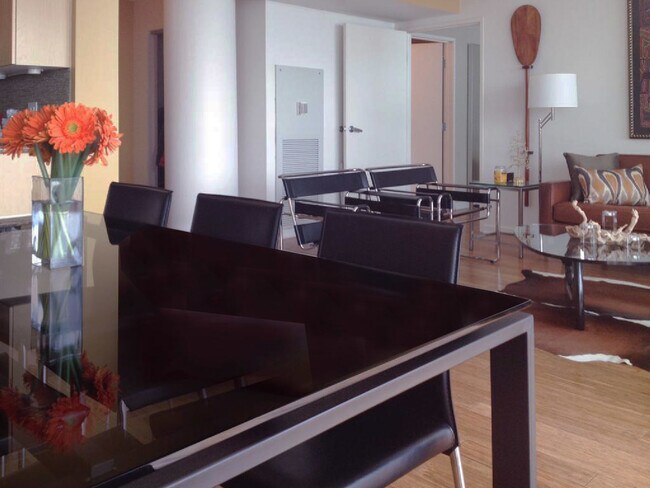 Foto del edificio - 1720 Maple Ave
