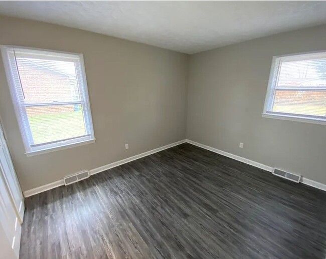 Building Photo - 2 Bedroom Duplex in Popular Lexington Loca...