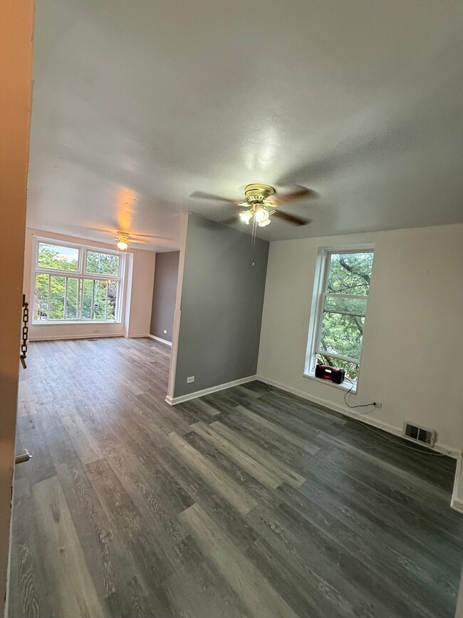 Dining Area - 901 W 19th St