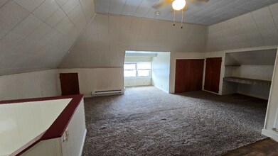 Building Photo - 227 W Oak St