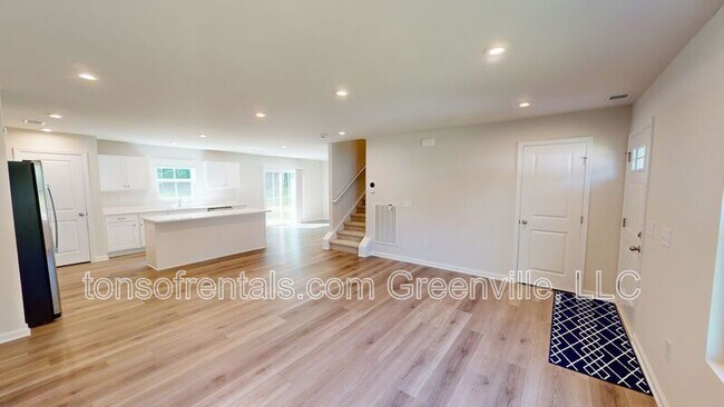 Photo - 848 Throckmorton Ct. House