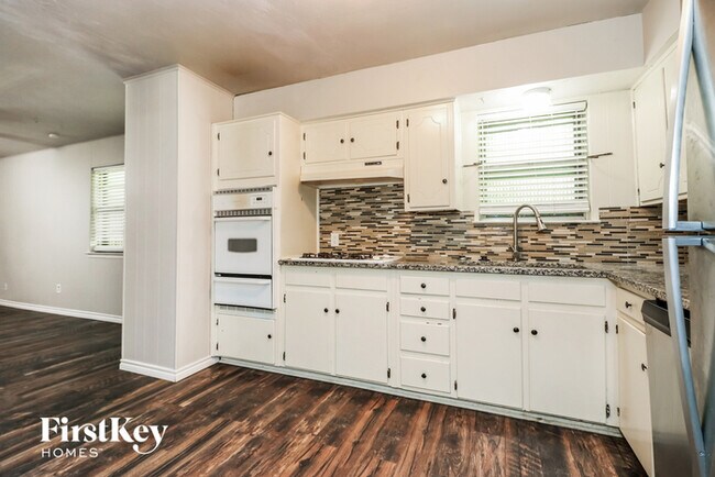 Building Photo - 5532 De Cory Rd