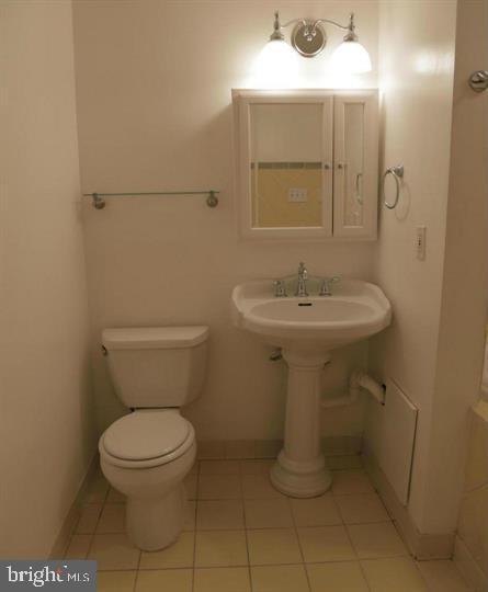 Building Photo - 5817C Rexford Dr