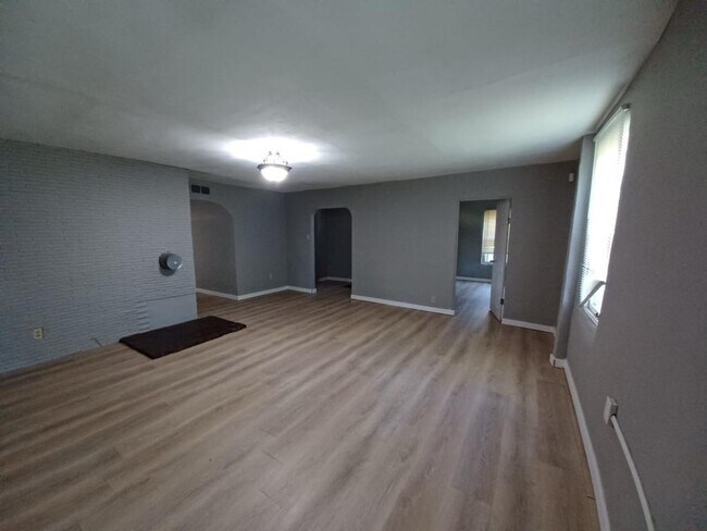 Foto del edificio - 10179 Bon Oak Dr