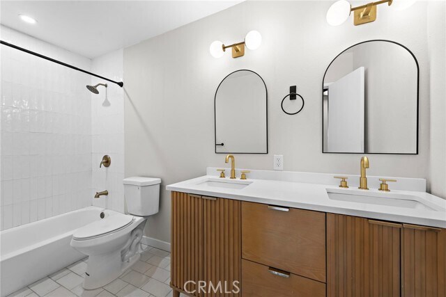 Foto del edificio - 6679 Linda Vista Rd