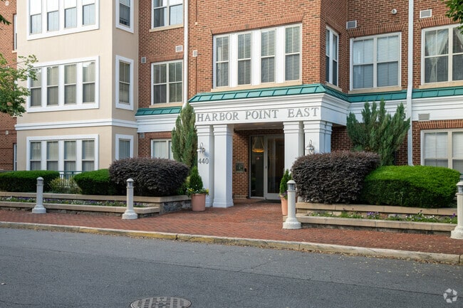 Building Photo - Harbor Point East
