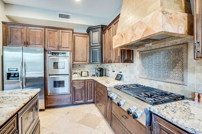 Building Photo - 3226 E Sells Dr