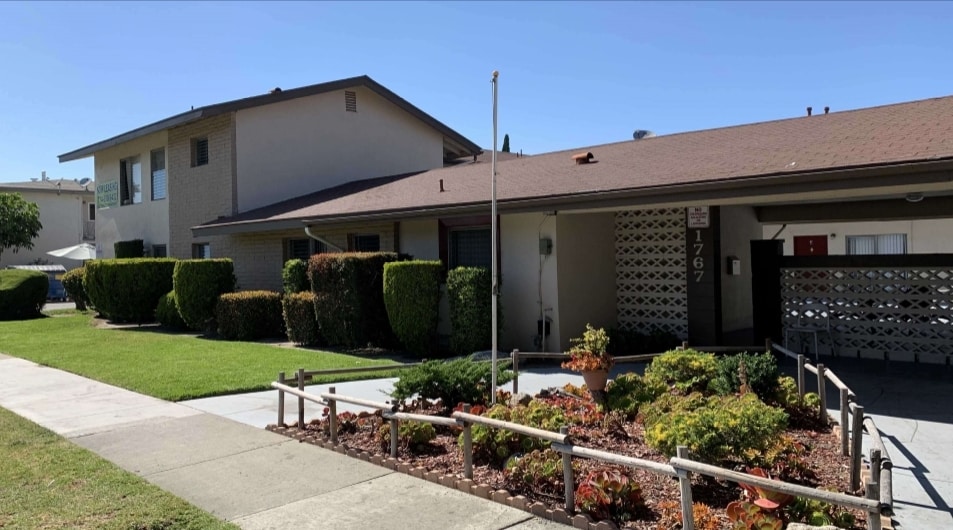 Building Photo - 18 Units on Sumac Ln.