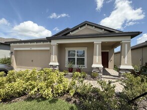Building Photo - 9308 Crescent Ray Dr