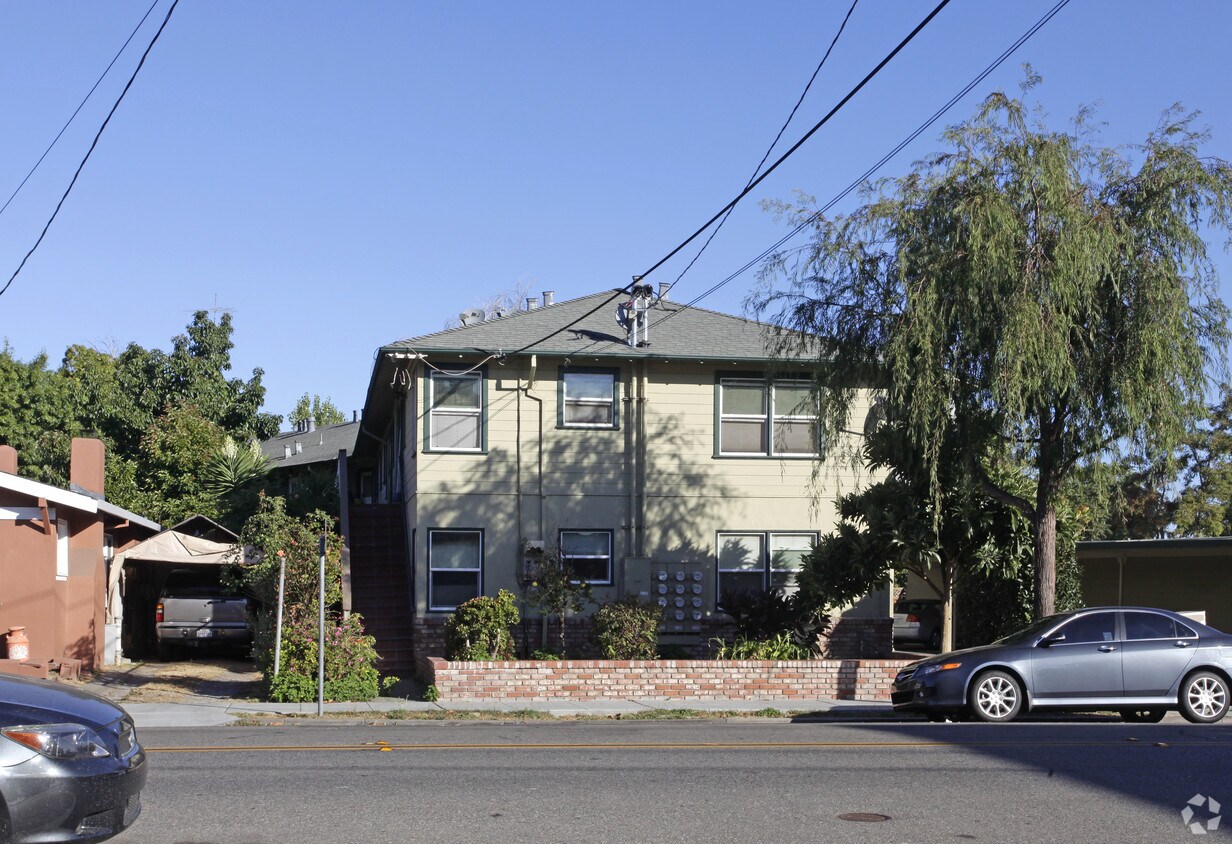 Building Photo - 481 Park Ave