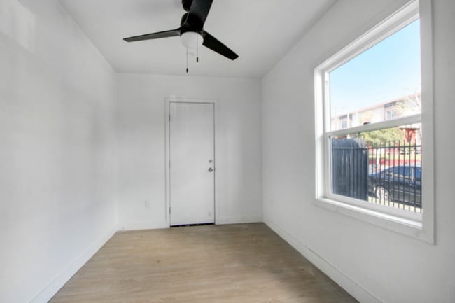 Building Photo - 161 S Burlington Ave