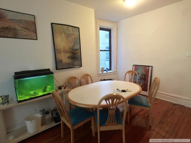 Building Photo - 211 W 108th St