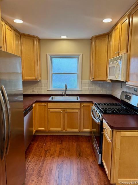 Building Photo - 29 1/2 Woolsey Ave