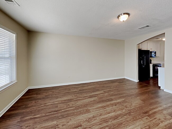 Building Photo - 403 Tina Hely Ct