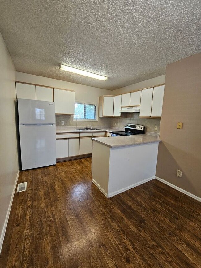 Building Photo - Cute 2-Bedroom Duplex for Rent