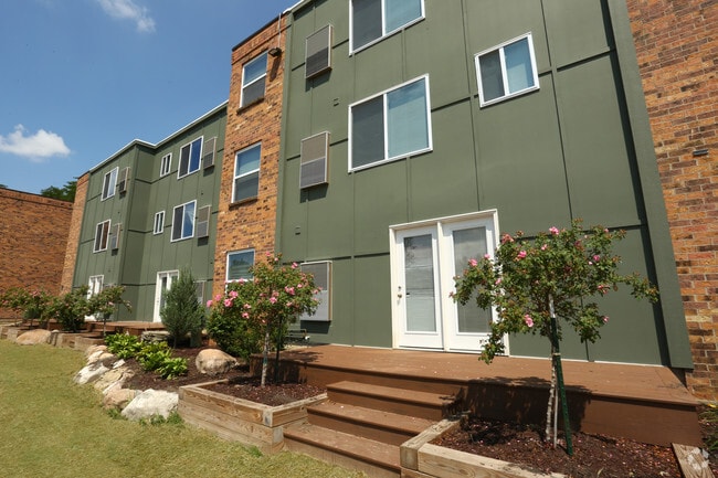 Building Photo - The Quarters East Lansing