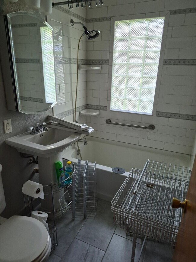 Foto del edificio - Charming 3 bed 1 Bath