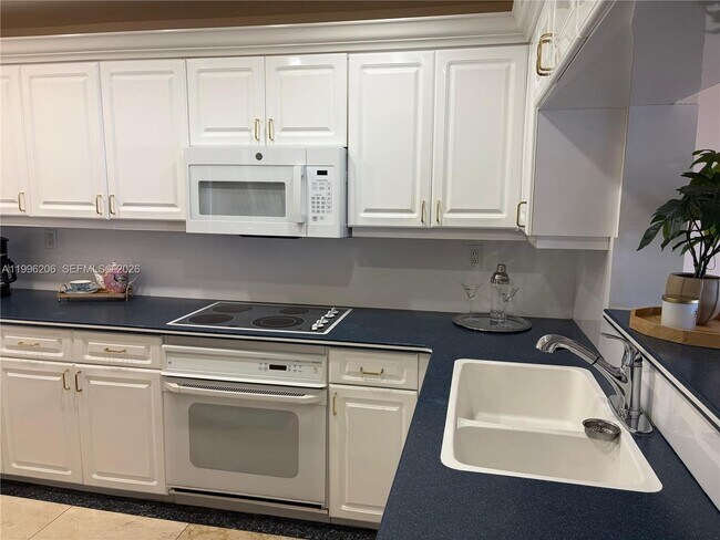 Foto del edificio - 1717 N Bayshore Dr