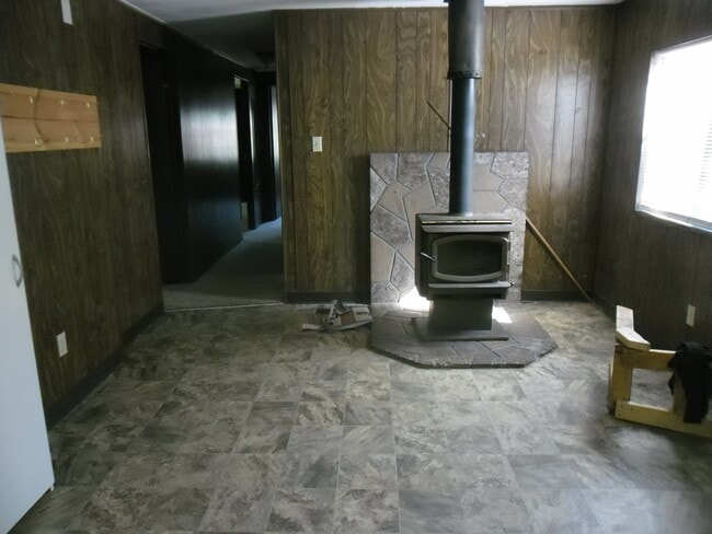 Building Photo - Elbow room